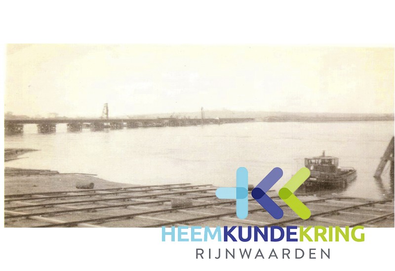 Op de achtergrond de Spykerbrug (Victory- Bridge) F00001505